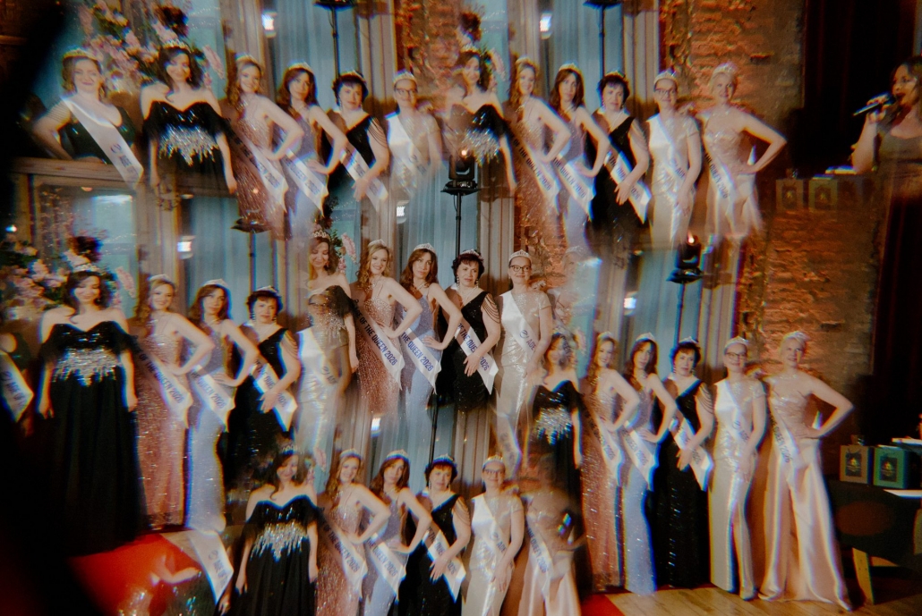 THE AGE OF THE QUEEN 25