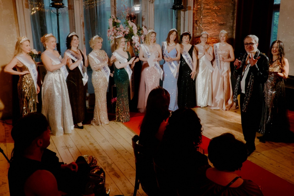 THE AGE OF THE QUEEN 16